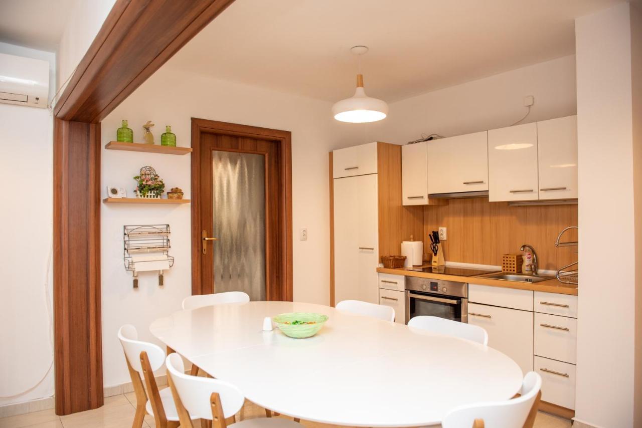 Classic Apartment Near The City Center Cluj-Napoca Exterior foto